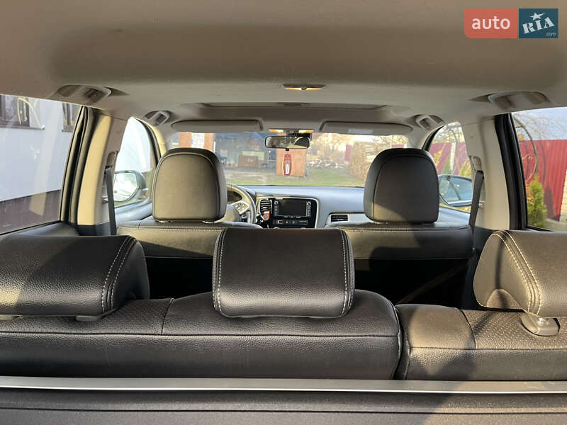Внедорожник / Кроссовер Mitsubishi Outlander 2015 в Владимирце