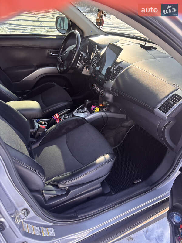 Позашляховик / Кросовер Mitsubishi Outlander 2012 в Полтаві