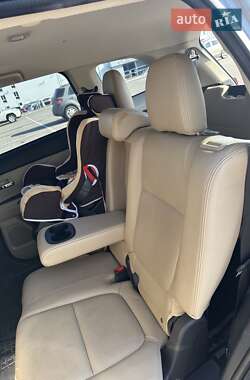 Внедорожник / Кроссовер Mitsubishi Outlander 2015 в 
