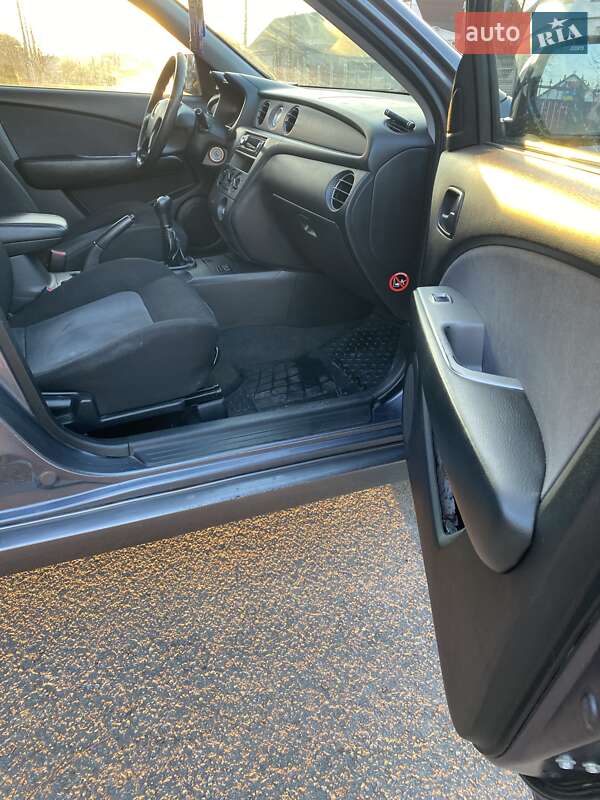 Внедорожник / Кроссовер Mitsubishi Outlander 2007 в Тараще