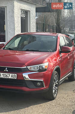 Позашляховик / Кросовер Mitsubishi Outlander 2016 в Києві