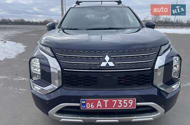 Позашляховик / Кросовер Mitsubishi Outlander 2021 в Києві