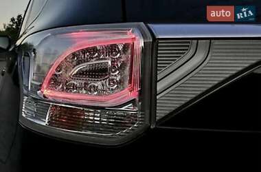 Внедорожник / Кроссовер Mitsubishi Outlander 2014 в 
