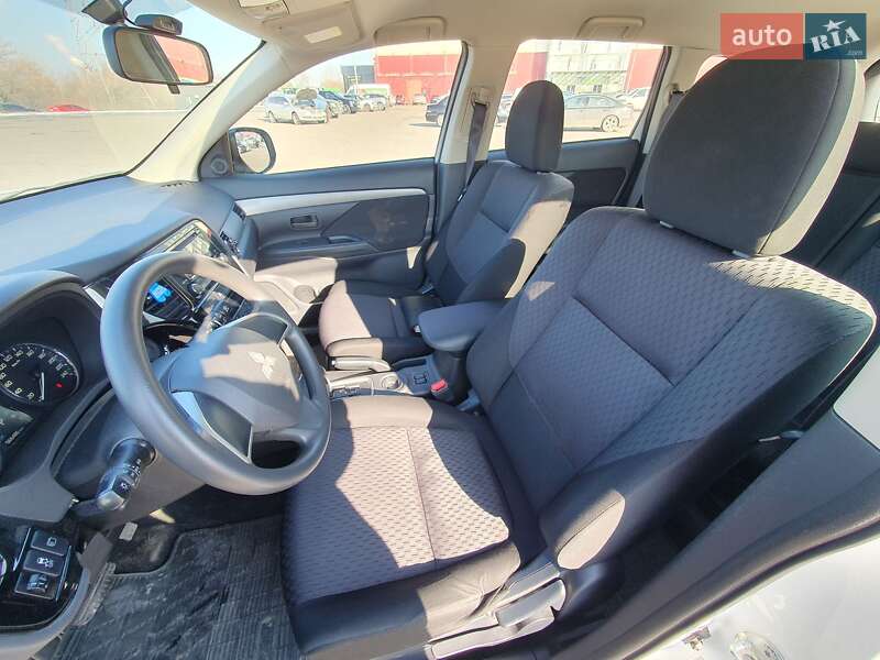 Внедорожник / Кроссовер Mitsubishi Outlander 2013 в Киеве