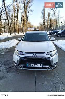 Позашляховик / Кросовер Mitsubishi Outlander 2022 в Києві