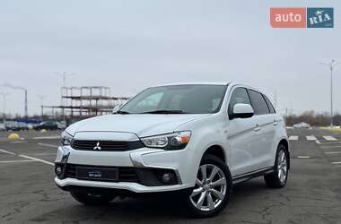 Позашляховик / Кросовер Mitsubishi Outlander 2015 в Києві