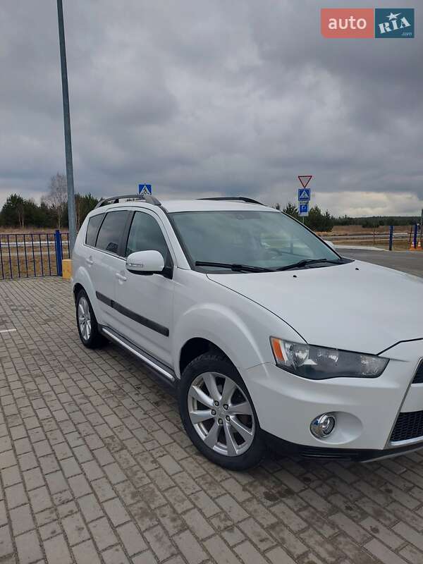 Внедорожник / Кроссовер Mitsubishi Outlander 2012 в Славуте