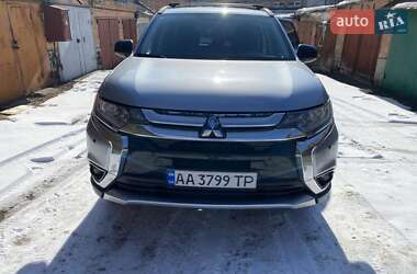 Позашляховик / Кросовер Mitsubishi Outlander 2016 в Києві