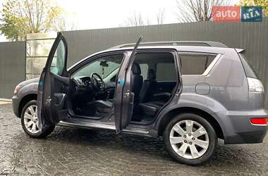 Позашляховик / Кросовер Mitsubishi Outlander 2011 в 