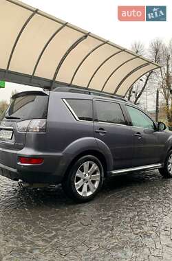 Позашляховик / Кросовер Mitsubishi Outlander 2011 в 
