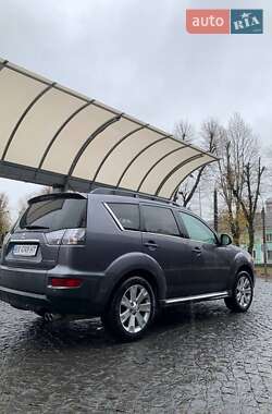 Позашляховик / Кросовер Mitsubishi Outlander 2011 в 