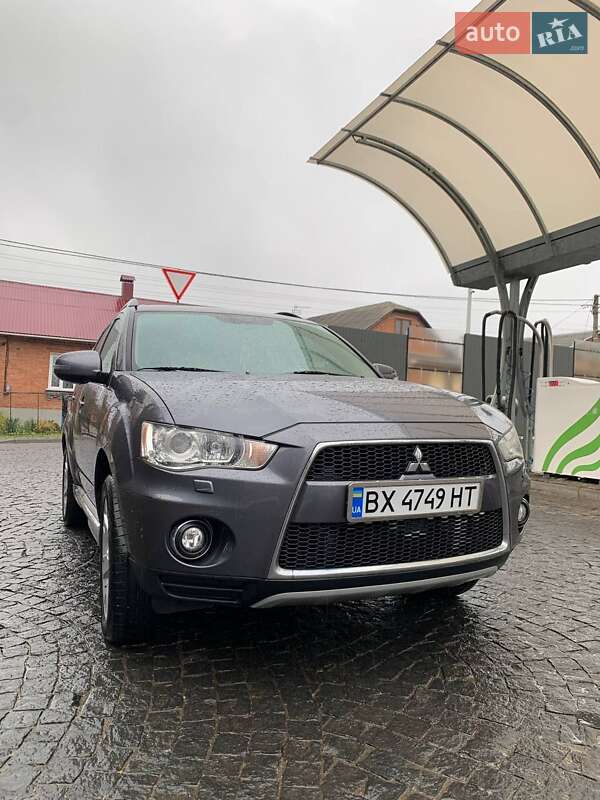 Позашляховик / Кросовер Mitsubishi Outlander 2011 в Хмельницькому