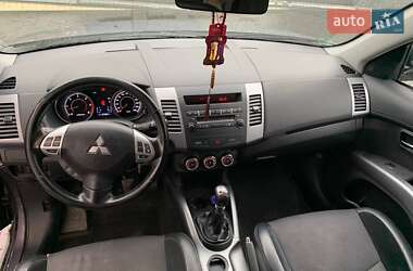 Позашляховик / Кросовер Mitsubishi Outlander 2011 в 