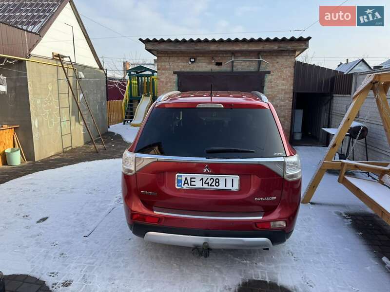 Позашляховик / Кросовер Mitsubishi Outlander 2014 в Кривому Розі