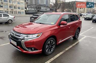 Позашляховик / Кросовер Mitsubishi Outlander 2017 в Києві