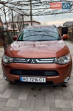 Позашляховик / Кросовер Mitsubishi Outlander 2012 в Білки