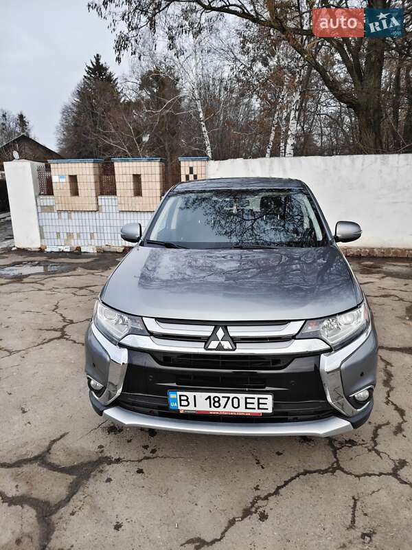 Позашляховик / Кросовер Mitsubishi Outlander 2017 в Полтаві
