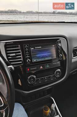 Позашляховик / Кросовер Mitsubishi Outlander 2017 в Полтаві