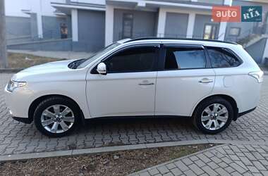 Позашляховик / Кросовер Mitsubishi Outlander 2013 в Чернівцях