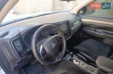 Внедорожник / Кроссовер Mitsubishi Outlander 2013 в 