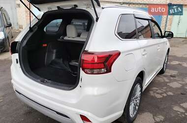 Внедорожник / Кроссовер Mitsubishi Outlander 2019 в Житомире