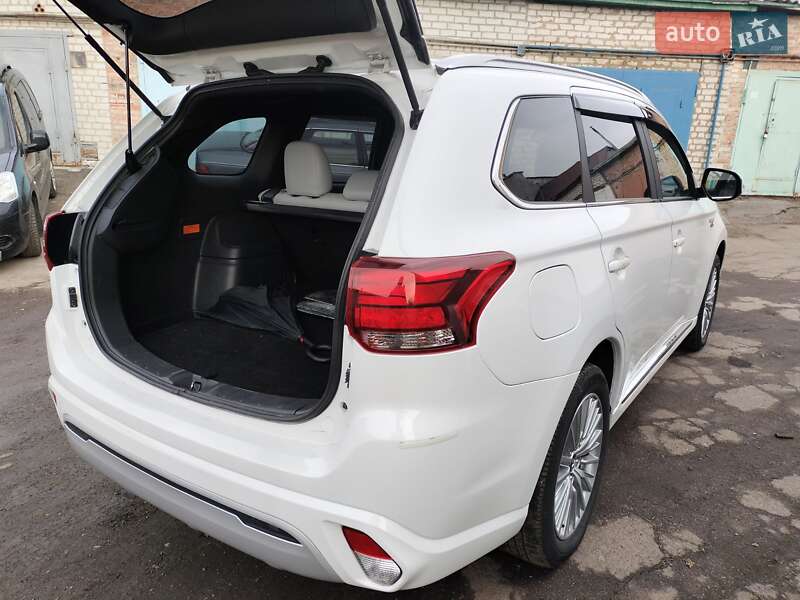 Позашляховик / Кросовер Mitsubishi Outlander 2019 в Житомирі