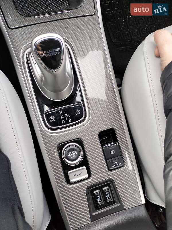 Позашляховик / Кросовер Mitsubishi Outlander 2019 в Житомирі