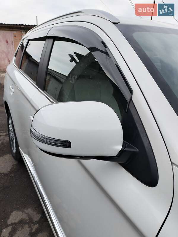 Позашляховик / Кросовер Mitsubishi Outlander 2019 в Житомирі