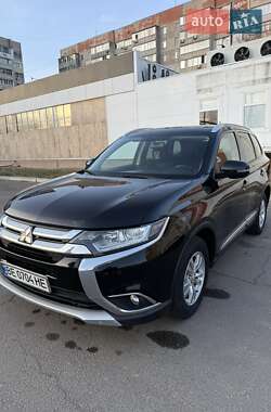 Внедорожник / Кроссовер Mitsubishi Outlander 2015 в Николаеве