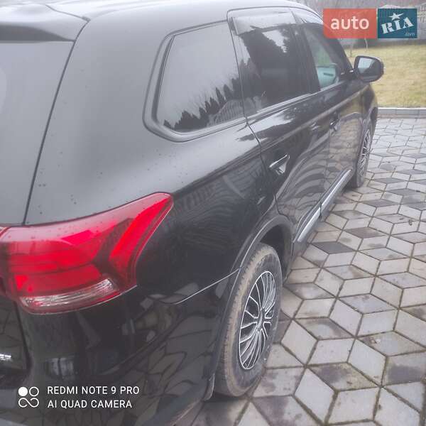 Позашляховик / Кросовер Mitsubishi Outlander 2017 в Хмельницькому