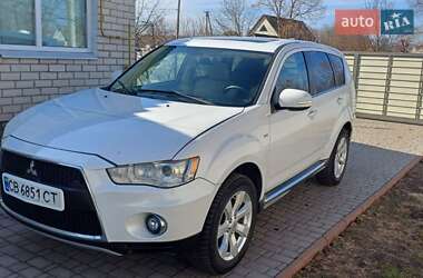 Внедорожник / Кроссовер Mitsubishi Outlander 2011 в Варве