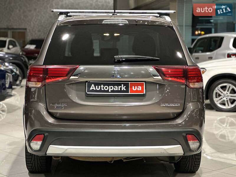 Внедорожник / Кроссовер Mitsubishi Outlander 2015 в Одессе