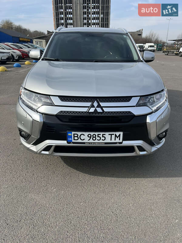 Внедорожник / Кроссовер Mitsubishi Outlander 2018 в Львове