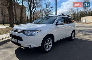 Внедорожник / Кроссовер Mitsubishi Outlander 2013 в Николаеве