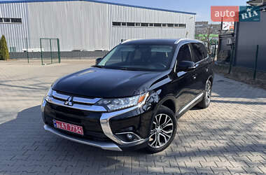 Внедорожник / Кроссовер Mitsubishi Outlander 2016 в Киеве