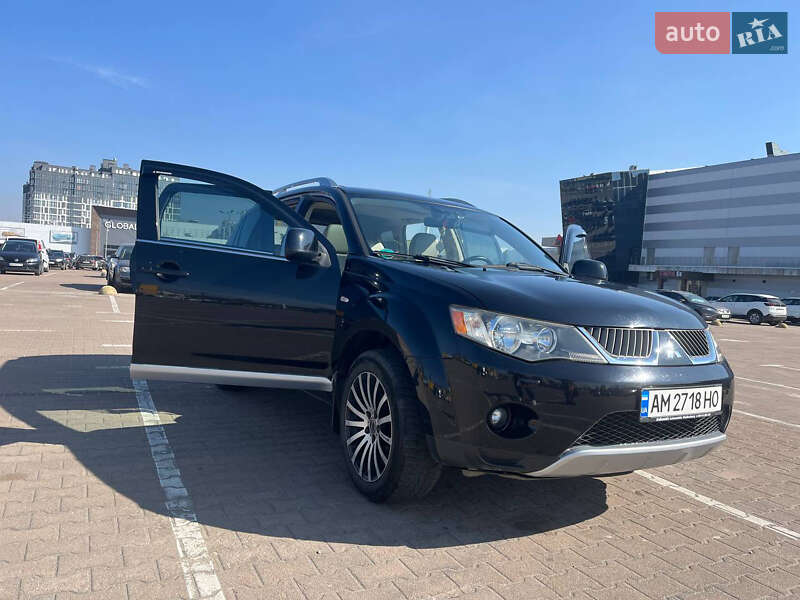 Внедорожник / Кроссовер Mitsubishi Outlander 2008 в Пулинах