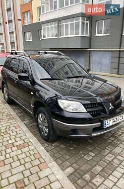 Внедорожник / Кроссовер Mitsubishi Outlander 2003 в 
