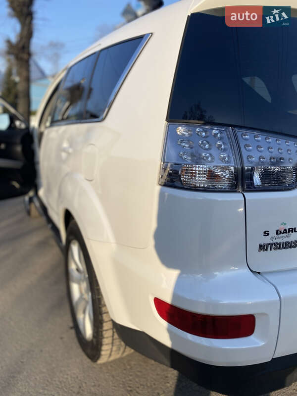 Позашляховик / Кросовер Mitsubishi Outlander 2010 в Житомирі