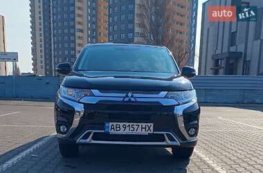 Внедорожник / Кроссовер Mitsubishi Outlander 2020 в Киеве