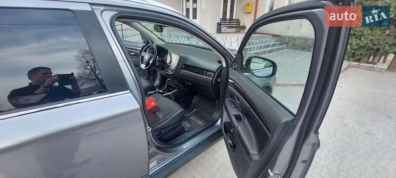 Внедорожник / Кроссовер Mitsubishi Outlander 2017 в Хмельницком