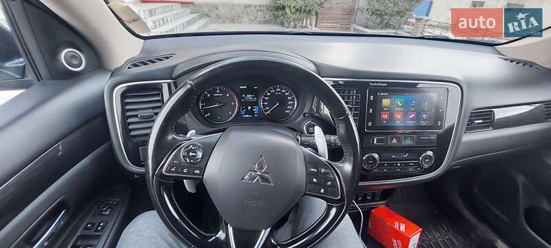 Внедорожник / Кроссовер Mitsubishi Outlander 2017 в Хмельницком