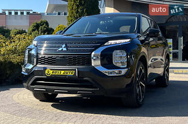 Внедорожник / Кроссовер Mitsubishi Outlander 2022 в 