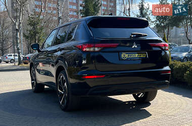 Внедорожник / Кроссовер Mitsubishi Outlander 2022 в 