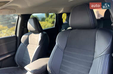 Внедорожник / Кроссовер Mitsubishi Outlander 2022 в 