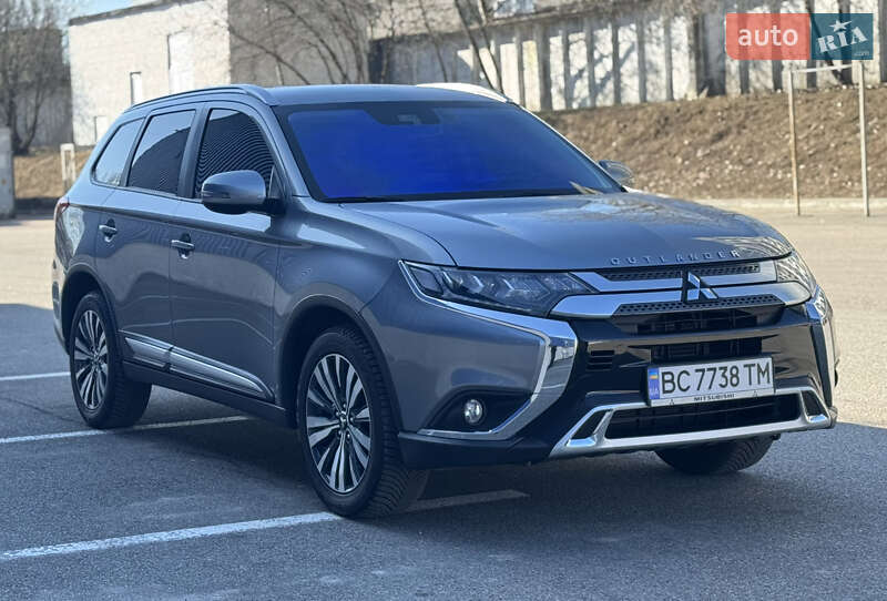 Внедорожник / Кроссовер Mitsubishi Outlander 2019 в Львове