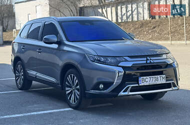 Внедорожник / Кроссовер Mitsubishi Outlander 2019 в Львове