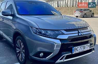 Внедорожник / Кроссовер Mitsubishi Outlander 2019 в Львове