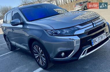 Внедорожник / Кроссовер Mitsubishi Outlander 2019 в Львове