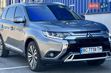 Внедорожник / Кроссовер Mitsubishi Outlander 2019 в Львове