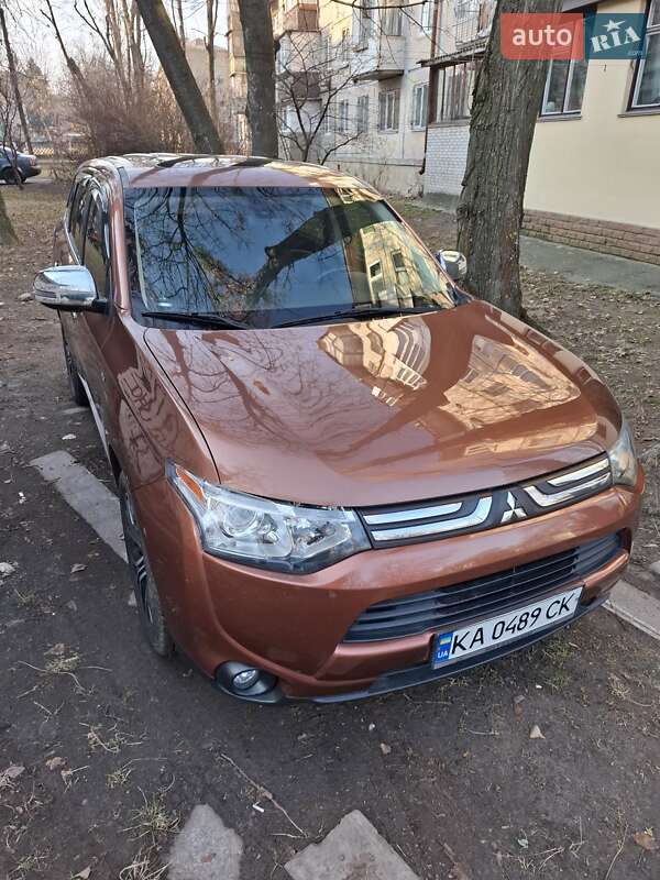 Mitsubishi Outlander 2013